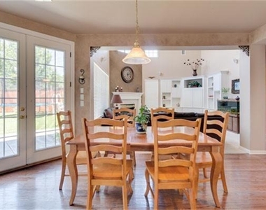 5403 Exeter Drive - Photo Thumbnail 3