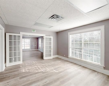 407 W Main Street - Photo Thumbnail 6