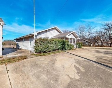 407 W Main Street - Photo Thumbnail 29