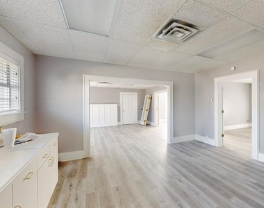 407 W Main Street - Photo Thumbnail 11