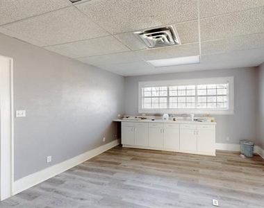 407 W Main Street - Photo Thumbnail 10