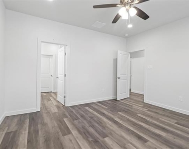 223 W Walker Street - Photo Thumbnail 9
