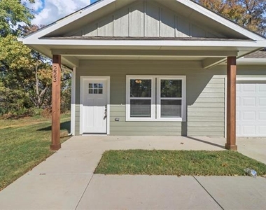 223 W Walker Street - Photo Thumbnail 15