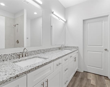 223 W Walker Street - Photo Thumbnail 10