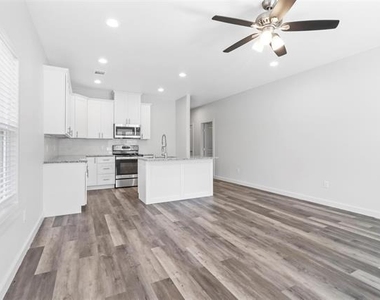 223 W Walker Street - Photo Thumbnail 1