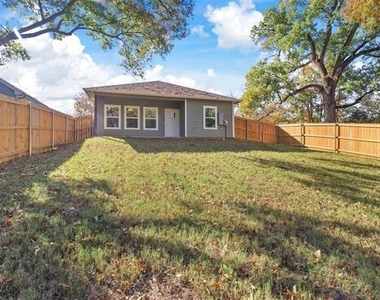 223 W Walker Street - Photo Thumbnail 14
