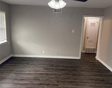 2514 Greenway Street - Photo Thumbnail 4