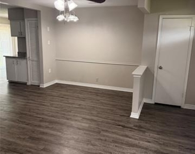 2514 Greenway Street - Photo Thumbnail 2