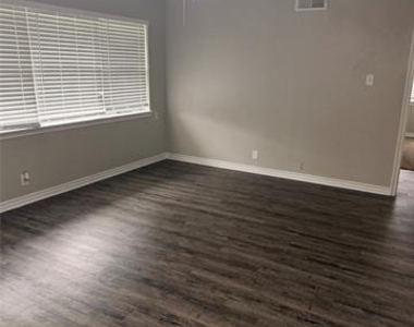 2514 Greenway Street - Photo Thumbnail 3