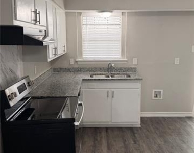 2514 Greenway Street - Photo Thumbnail 5