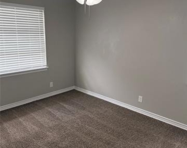 2514 Greenway Street - Photo Thumbnail 8
