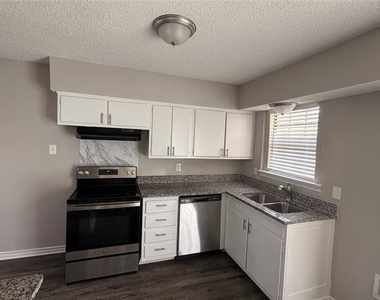 2514 Greenway Street - Photo Thumbnail 6