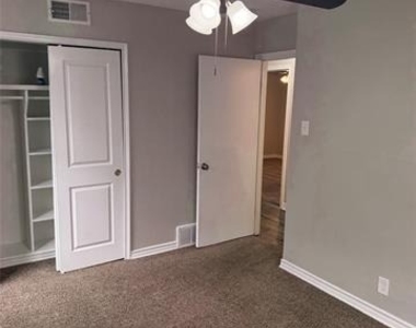 2514 Greenway Street - Photo Thumbnail 9