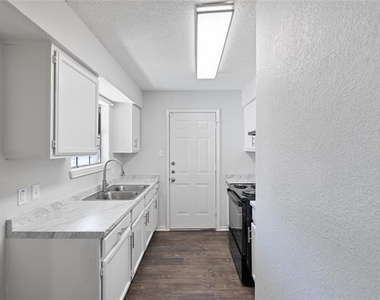 2540 Avenue H - Photo Thumbnail 5