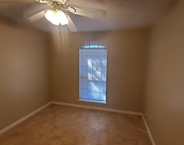 505 Pelican Court - Photo Thumbnail 5
