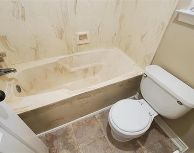 505 Pelican Court - Photo Thumbnail 10