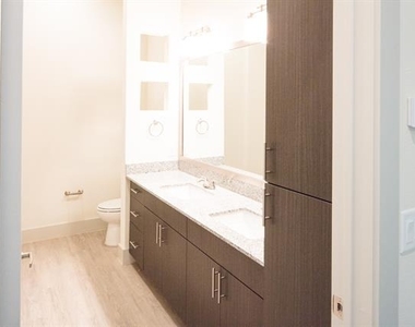 2101 W Rosedale Street - Photo Thumbnail 13