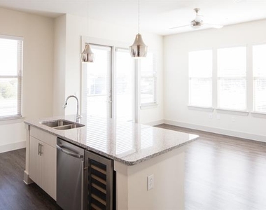 2101 W Rosedale Street - Photo Thumbnail 1