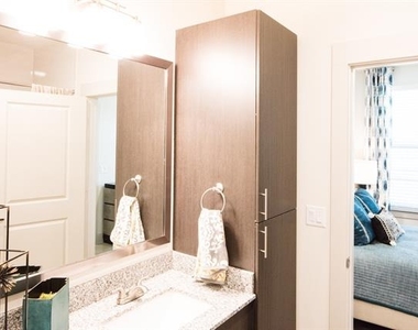 2101 W Rosedale Street - Photo Thumbnail 3