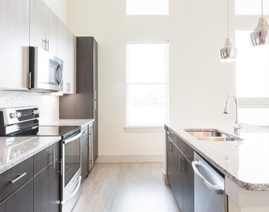 2101 W Rosedale Street - Photo Thumbnail 5