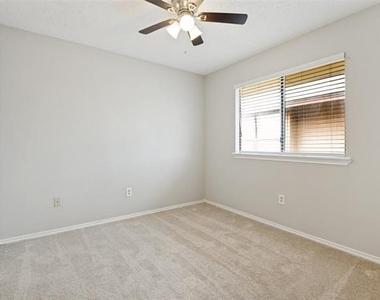 2032 Greenview Drive - Photo Thumbnail 6