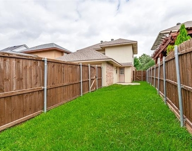 2032 Greenview Drive - Photo Thumbnail 11