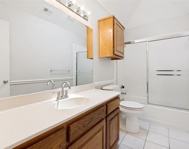 2032 Greenview Drive - Photo Thumbnail 9