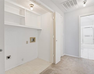 2032 Greenview Drive - Photo Thumbnail 8