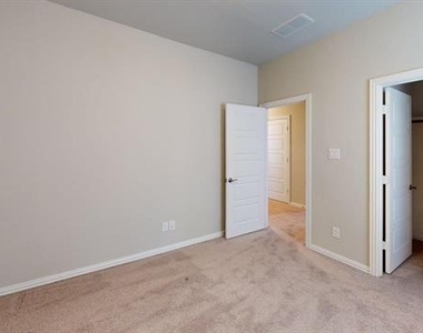 4213 Wellesley Avenue - Photo Thumbnail 15