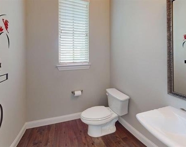 4213 Wellesley Avenue - Photo Thumbnail 18