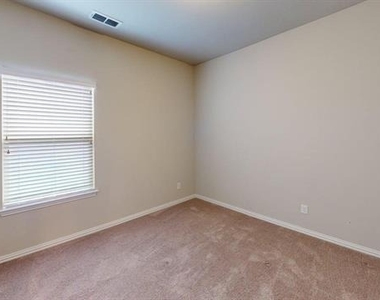 4213 Wellesley Avenue - Photo Thumbnail 16