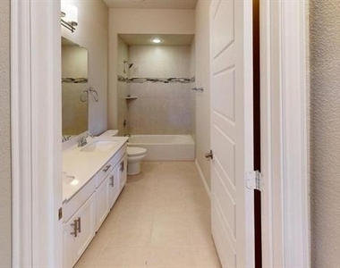 4213 Wellesley Avenue - Photo Thumbnail 19