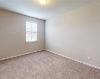 4213 Wellesley Avenue - Photo Thumbnail 13