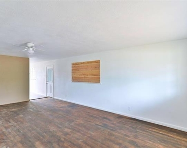 1634 Briarwood Street - Photo Thumbnail 8