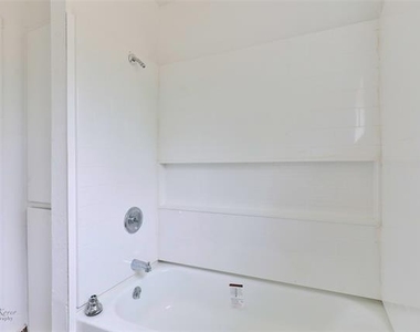 1634 Briarwood Street - Photo Thumbnail 14