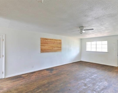 1634 Briarwood Street - Photo Thumbnail 7