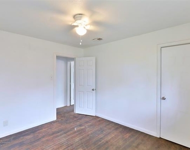 1634 Briarwood Street - Photo Thumbnail 12