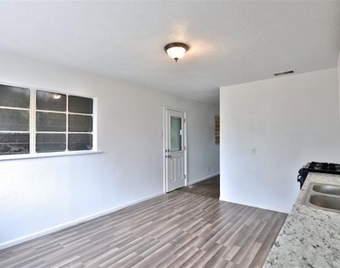 1634 Briarwood Street - Photo Thumbnail 5