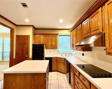 3117 Sandy Trail Lane - Photo Thumbnail 12