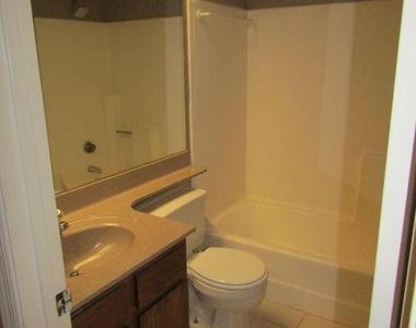 2035 S Elm Street - Photo Thumbnail 4