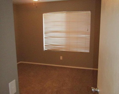 2035 S Elm Street - Photo Thumbnail 5
