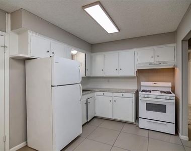 502 Brown Street - Photo Thumbnail 9