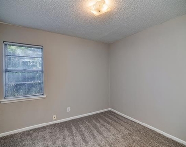 502 Brown Street - Photo Thumbnail 15