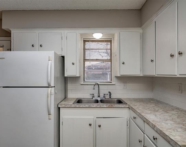 502 Brown Street - Photo Thumbnail 10