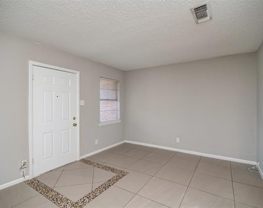 502 Brown Street - Photo Thumbnail 4