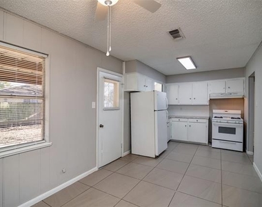 502 Brown Street - Photo Thumbnail 8
