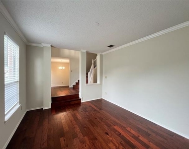 723 Sumner Drive - Photo Thumbnail 3