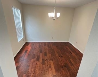723 Sumner Drive - Photo Thumbnail 5