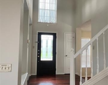 723 Sumner Drive - Photo Thumbnail 8