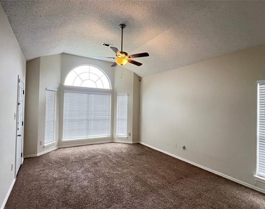 723 Sumner Drive - Photo Thumbnail 14